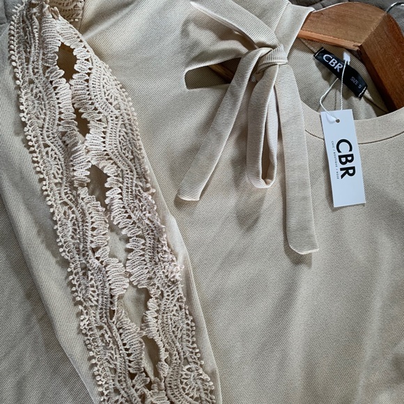 NWT•CBR•Lace Cutout Tied Detail Top-Small - Picture 5 of 12